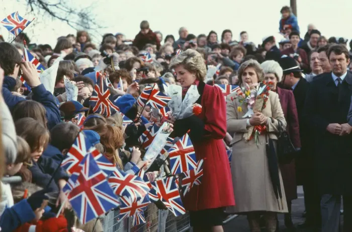 Framed Print : Princess Diana meets and greets the people of Walsall, West Midlands Framed Print : Princess Diana meets and greets the people of Walsall, West Midlands
