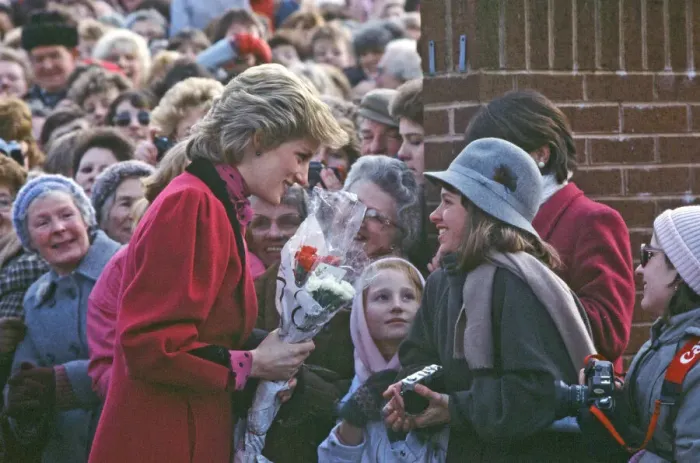 Framed Print : Princess Diana meets and greets the people of Walsall, West Midlands Framed Print : Princess Diana meets and greets the people of Walsall, West Midlands