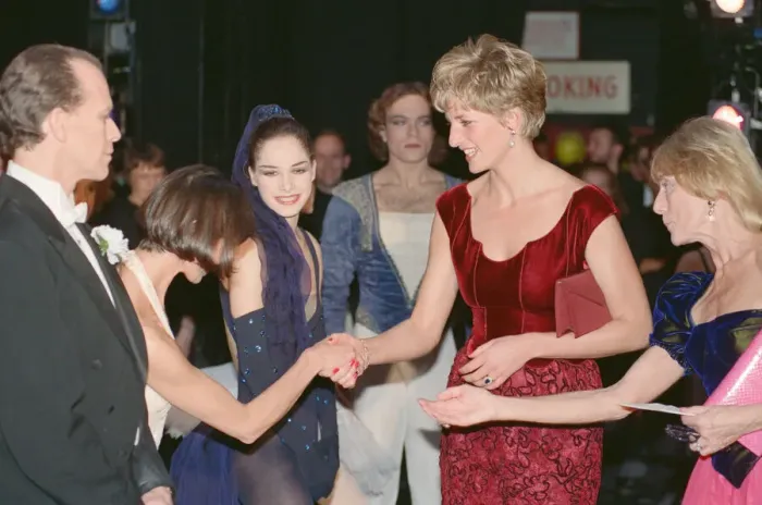Framed Print : Princess Diana meets the mini ballet stars at Her Majestys Theatre, Haymarket Framed Print : Princess Diana meets the mini ballet stars at Her Majestys Theatre, Haymarket
