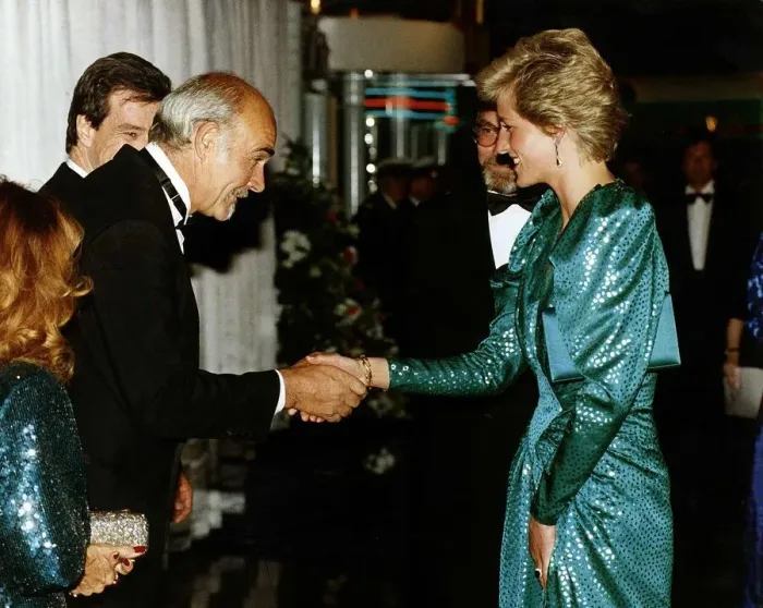Framed Print : Princess Diana meets Sean Connery at the Royal Gala Premiere for The Hunt for Red October
