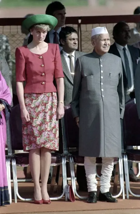 Framed Print : Princess Diana & Prince Charles Overseas Visit to India Framed Print : Princess Diana & Prince Charles Overseas Visit to India