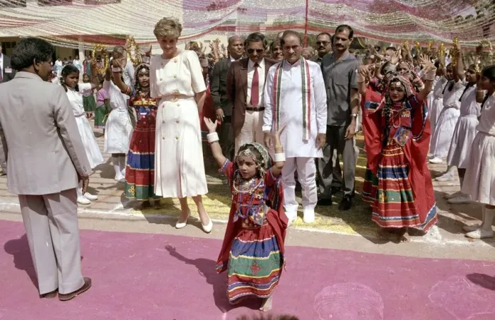 Framed Print : Princess Diana & Prince Charles Overseas Visit to India