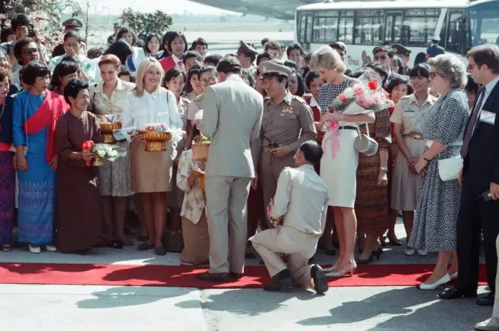 Framed Print : Princess Diana and Prince Charles on their overseas visit to Thailand Framed Print : Princess Diana and Prince Charles on their overseas visit to Thailand