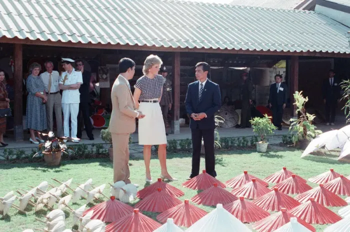 Framed Print : Princess Diana and Prince Charles on their overseas visit to Thailand Framed Print : Princess Diana and Prince Charles on their overseas visit to Thailand