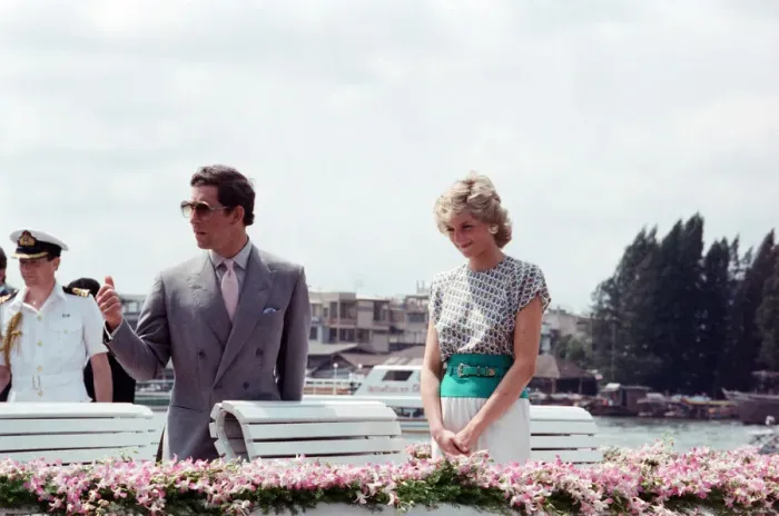 Framed Print : Princess Diana and Prince Charles on their overseas visit to Thailand Framed Print : Princess Diana and Prince Charles on their overseas visit to Thailand