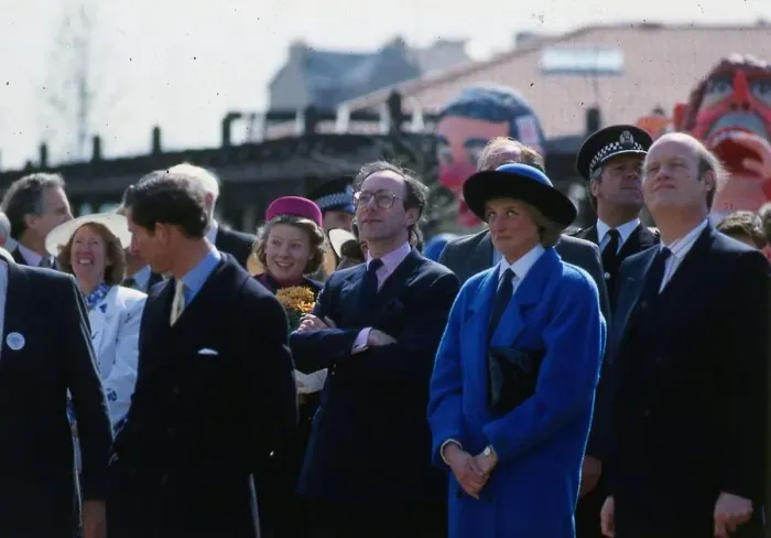 Framed Print : Princess Diana, Princess of Wales, wearing a blue coat, watching the Coca Cola ride with Framed Print : Princess Diana, Princess of Wales, wearing a blue coat, watching the Coca Cola ride with