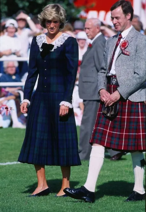 Framed Print : Princess Diana, Princess of Wales, on a walkabout at the Rothesay Highland Games Framed Print : Princess Diana, Princess of Wales, on a walkabout at the Rothesay Highland Games