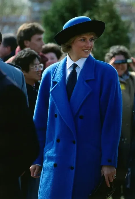 Framed Print : Princess Diana, Princess of Wales, wearing a blue coat at Scotland Glasgow Garden Framed Print : Princess Diana, Princess of Wales, wearing a blue coat at Scotland Glasgow Garden