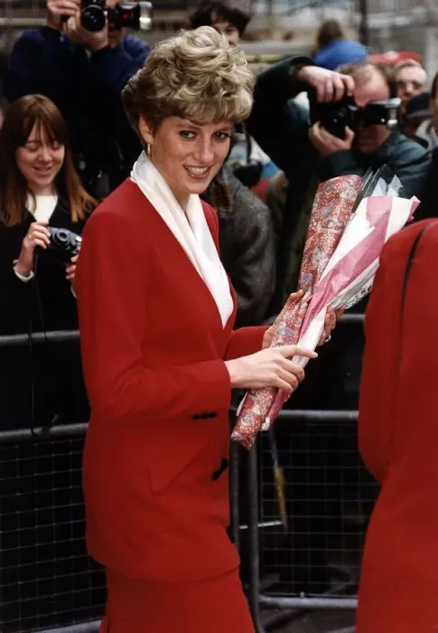 Framed Print : Princess Diana, the Princess of Wales, visiting the British Deaf Association in London Framed Print : Princess Diana, the Princess of Wales, visiting the British Deaf Association in London