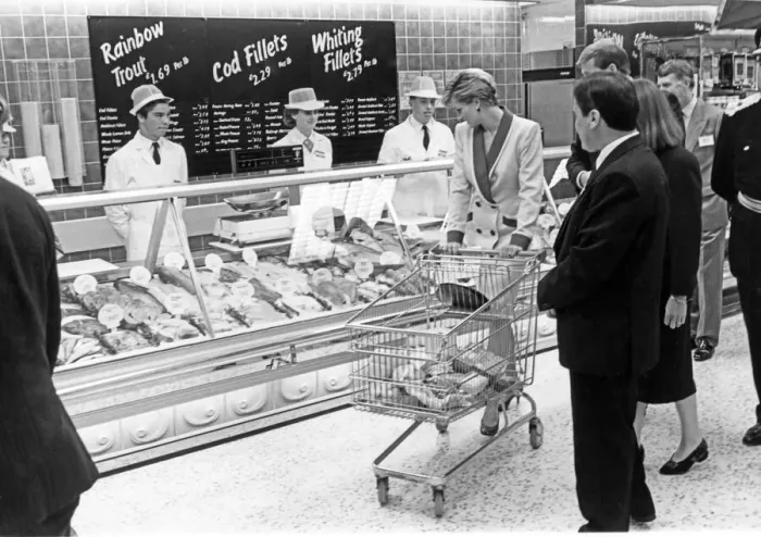 Framed Print : Princess Diana, The Princess of Wales, takes a shopping trolley around Tesco at Southport Framed Print : Princess Diana, The Princess of Wales, takes a shopping trolley around Tesco at Southport