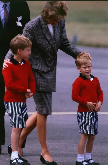 Framed Print : Princess Diana, the Princess of Wales arriving at Dyce Airport Framed Print : Princess Diana, the Princess of Wales arriving at Dyce Airport