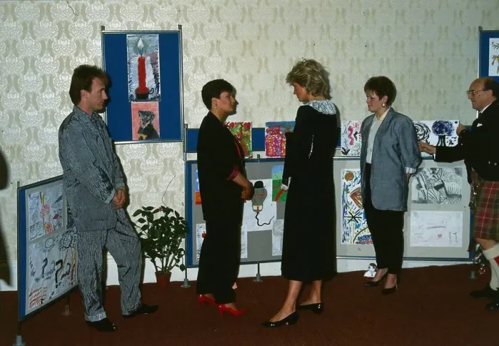 Framed Print : Princess Diana Princess of Wales in a drugs unit on a visit to Edinburgh