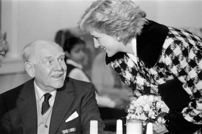 Framed Print : Princess Diana, Princess of Wales visits Red Cross, Middlesbrough. 18th March 1987