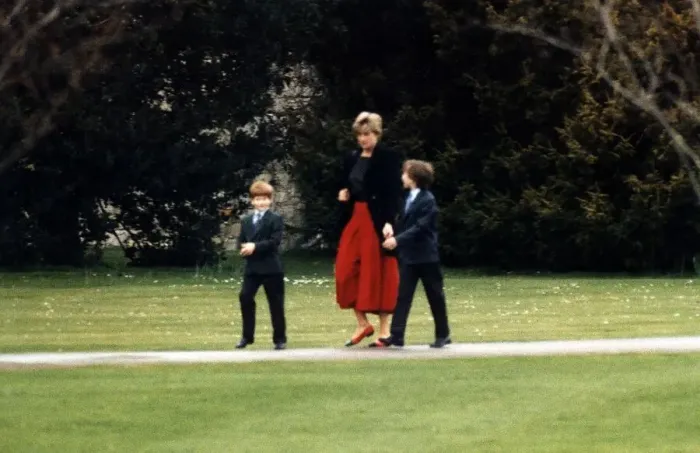 Framed Print : Princess Diana Royalty takes a stroll in Windsor Park wearing a dark jacket