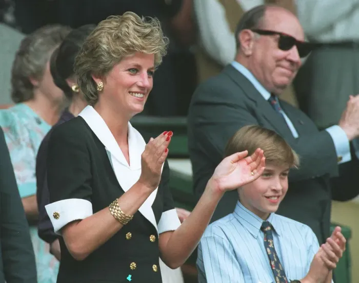Framed Print : Princess Diana with her son and Prince William, watching the Ladies Singles Final match Framed Print : Princess Diana with her son and Prince William, watching the Ladies Singles Final match