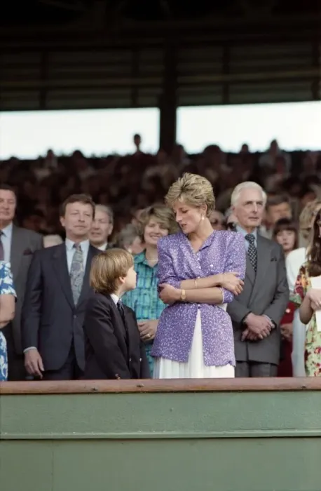 Framed Print : Princess Diana and her son Prince William pictured at the Wimbledon Ladies Singles Final Framed Print : Princess Diana and her son Prince William pictured at the Wimbledon Ladies Singles Final