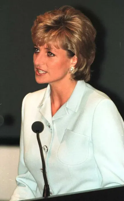 Framed Print : Princess Diana speaks to students during a symposium on breast cancer at the Northwestern Framed Print : Princess Diana speaks to students during a symposium on breast cancer at the Northwestern