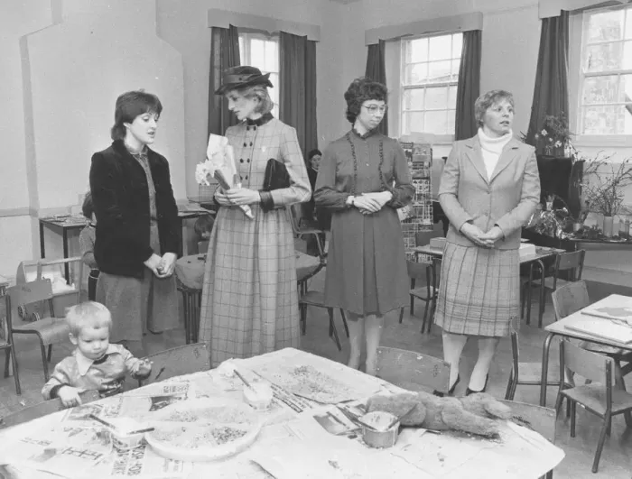 Framed Print : Princess Diana with staff at the Bovey Tracey Church Playgroup in 1983 Framed Print : Princess Diana with staff at the Bovey Tracey Church Playgroup in 1983