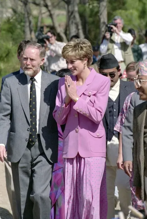 Framed Print : Princess Diana visit to Nepal, her first official solo visit abroad since the separation Framed Print : Princess Diana visit to Nepal, her first official solo visit abroad since the separation
