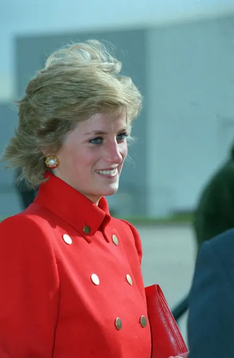 Framed Print : Princess Diana during a visit to RAF Wittering in Cambridgeshire, 25th October 1989 Framed Print : Princess Diana during a visit to RAF Wittering in Cambridgeshire, 25th October 1989