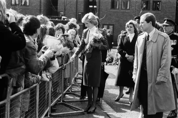 Framed Print : Princess Diana visiting the Boyd Court Guinness Trust Housing Estate, Bracknell Framed Print : Princess Diana visiting the Boyd Court Guinness Trust Housing Estate, Bracknell