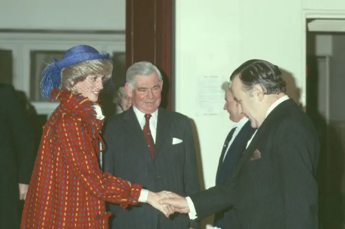 Framed Print : Princess Diana visiting Princess Louise Scottish Hospital for Limbless Sailors & Soldiers Framed Print : Princess Diana visiting Princess Louise Scottish Hospital for Limbless Sailors & Soldiers