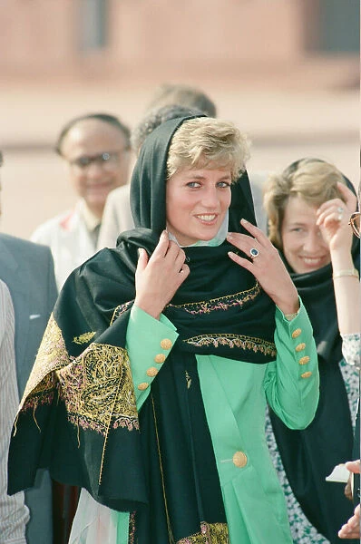 Princess Diana visits Pakistan in September 1991. Princess Diana is