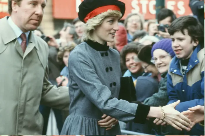 Framed Print : Princess Diana visits the people of Maryhill in Glasgow in March 1983