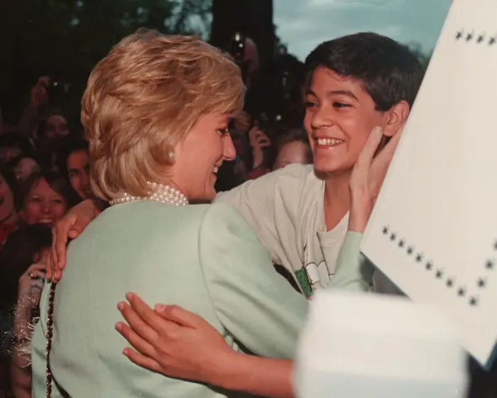 Framed Print : PRINCESS DIANA, WEARING A GREEN JACKET IS GREETED BY DAVID STUDNITZER DURING HER VISIT TO