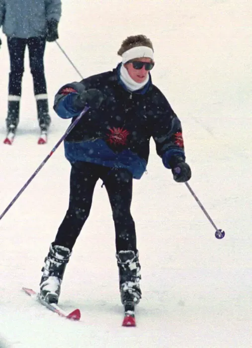 Framed Print : Princess Diana wearing ski-ing outfit and balaclava and sunglasses during a ski-ing