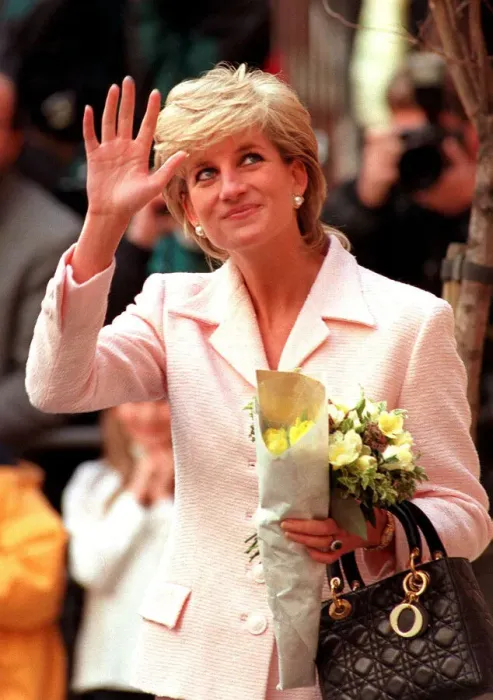 Framed Print : PRINCESS DIANA WEARING WHITE JACKET AND CARRYING FLOWERS LEAVES A LONDON ENGAGEMENT IN
