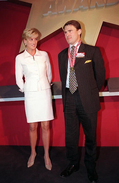 PRINCESS DIANA, WEARING WHITE SUIT, AND CHRIS MOON AT THE DAILY STAR GOLD AWARDS