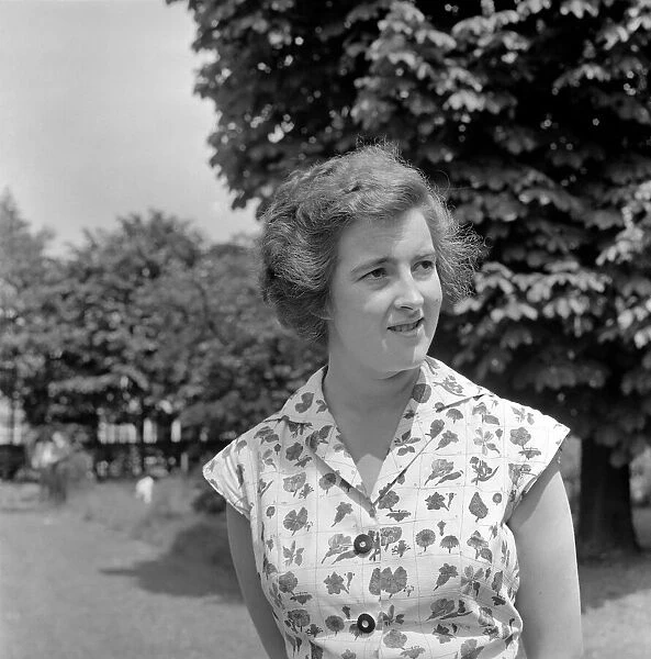 Princess Elizabeth Donata Reuss of Vienna June 1960 M4402-001
