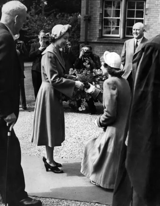 Framed Print : Princess Elizabeth (later Queen Elizabeth II) during a visit to Worcester, West Midlands Framed Print : Princess Elizabeth (later Queen Elizabeth II) during a visit to Worcester, West Midlands