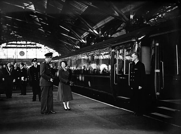 Princess Elizabeth and Prince Philip in Liverpool. The Royal couple at Lime Street