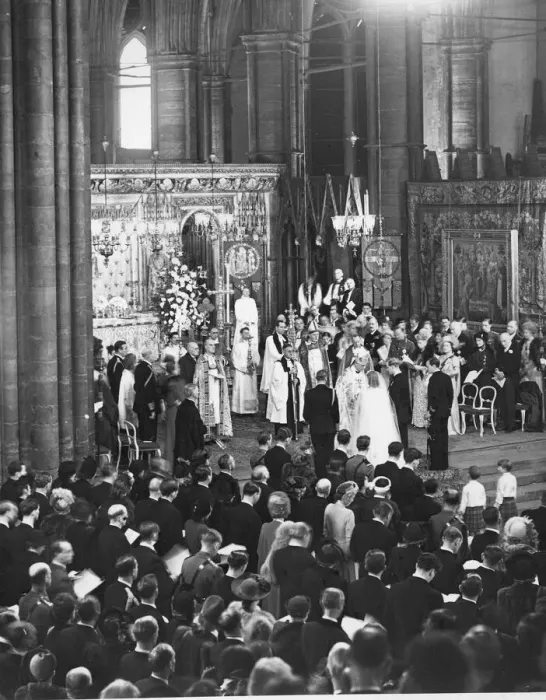 Framed Print : Princess Elizabeth (Queen Elizabeth II) marries the Duke of Edinburgh 20 November 1947