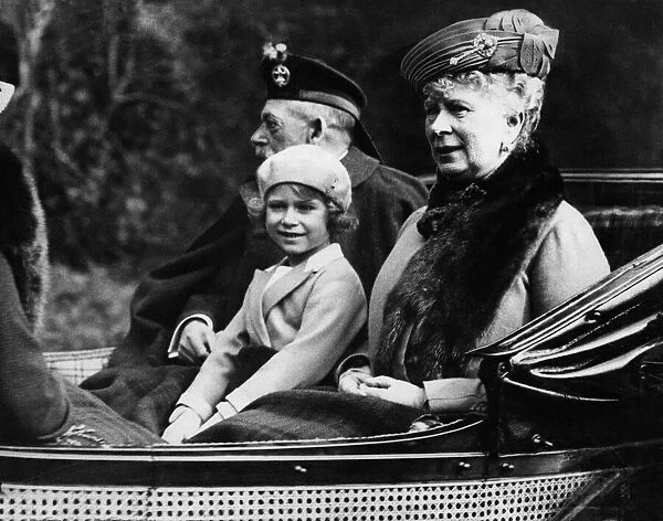 Princess Elizabeth sitting in the horse drawn carriage with her grandparents King George
