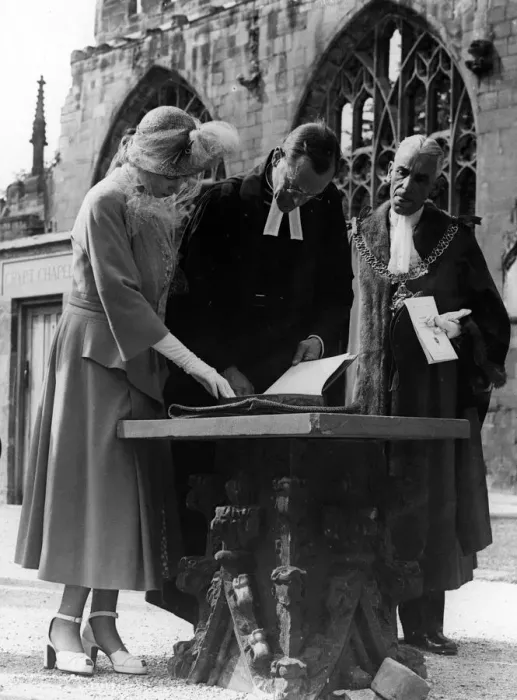 Framed Print : Princess Elizabeth visits Coventry. During her visit the Princess inaugurated the new Framed Print : Princess Elizabeth visits Coventry. During her visit the Princess inaugurated the new