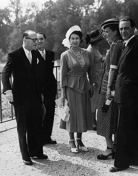 Princess Elizabeths visit to Paris with the duke of edinburgh. May 1948