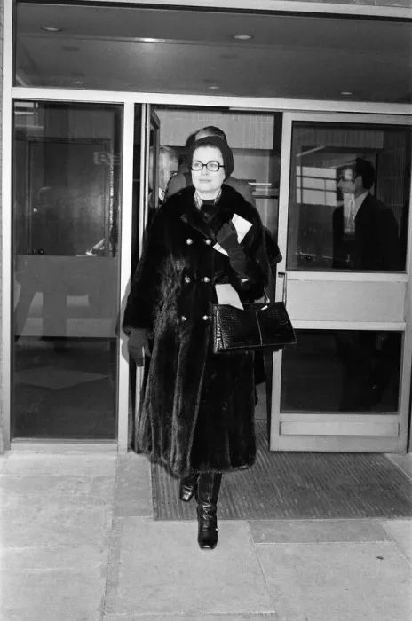 Framed Print : Princess Grace of Monaco leaving Heathrow Airport for Nice after a short visit to London Framed Print : Princess Grace of Monaco leaving Heathrow Airport for Nice after a short visit to London