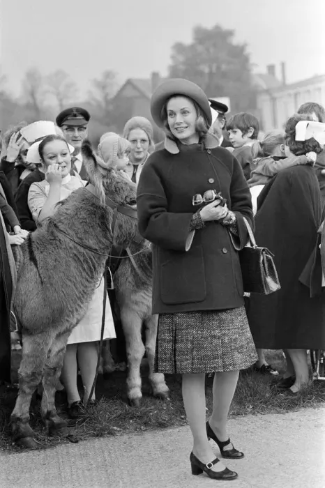 Framed Print : Princess Grace of Monaco visits Pinderfields Hospital, Wakefield Framed Print : Princess Grace of Monaco visits Pinderfields Hospital, Wakefield