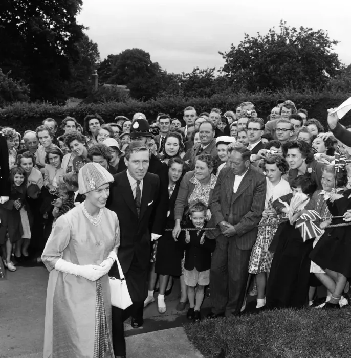Framed Print : Princess Margaret and Antony Armstrong-Jones visit Crediton Parish Church, Devon