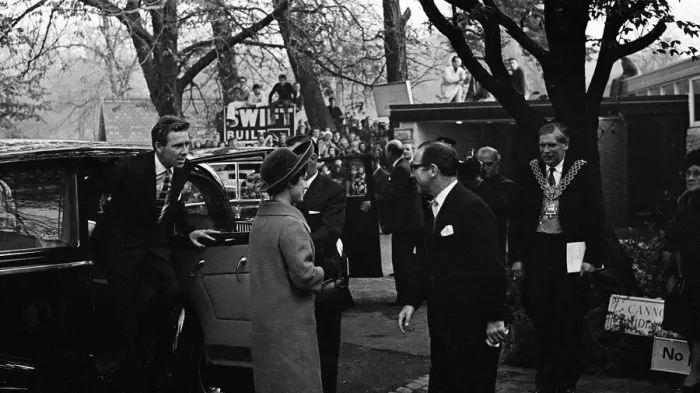 Framed Print : Princess Margaret, Countess of Snowdon and Antony Armstrong-Jones Framed Print : Princess Margaret, Countess of Snowdon and Antony Armstrong-Jones