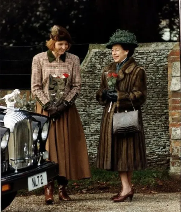  : Princess Margaret and the Duchess of York waiting at the church with their hats