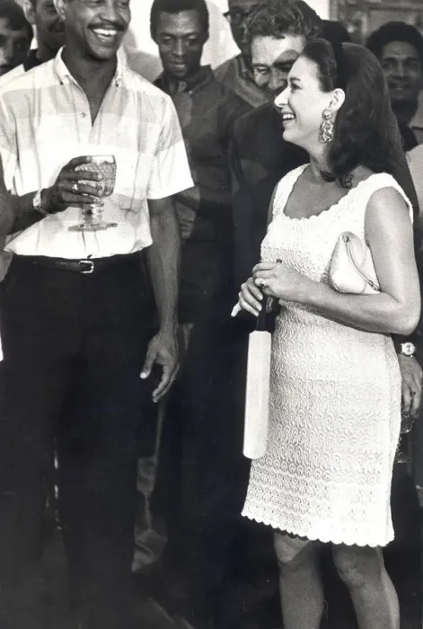 Framed Print : PRINCESS MARGARET AND LORD SNOWDON RELAX IN THE CARIBBEAN WITH GARY SOBERS MARCH 1968 Framed Print : PRINCESS MARGARET AND LORD SNOWDON RELAX IN THE CARIBBEAN WITH GARY SOBERS MARCH 1968