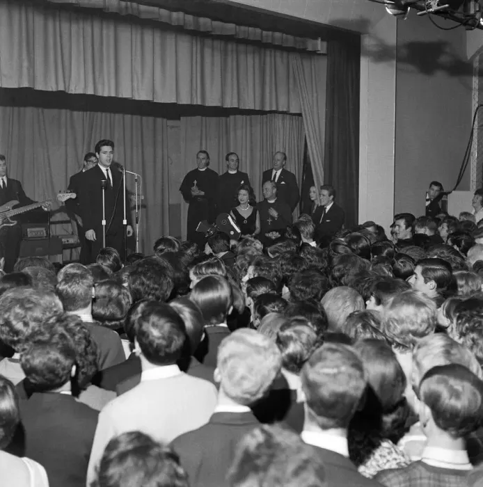Framed Print : Princess Margaret, Lord Snowdon watching Cliff Richard and the Shadows at Club 59 Framed Print : Princess Margaret, Lord Snowdon watching Cliff Richard and the Shadows at Club 59