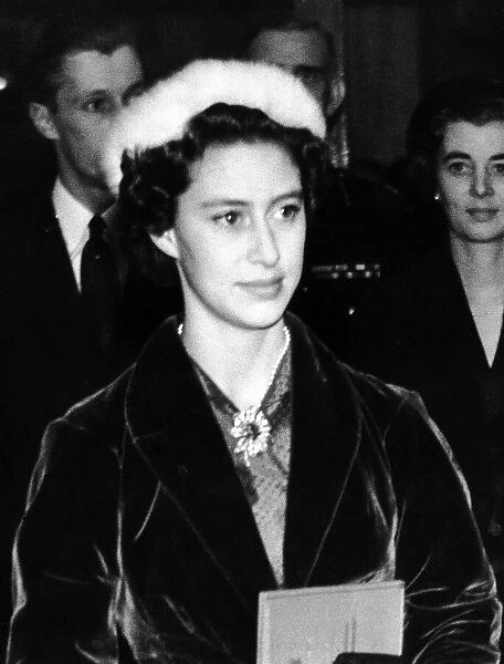 Princess Margaret in manchester in 1953 wearing fur coat and hat