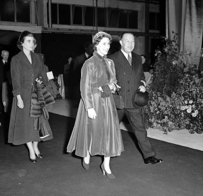 Framed Print : Princess Margaret Oct 1954 walking along the quay with Mr. R. P
