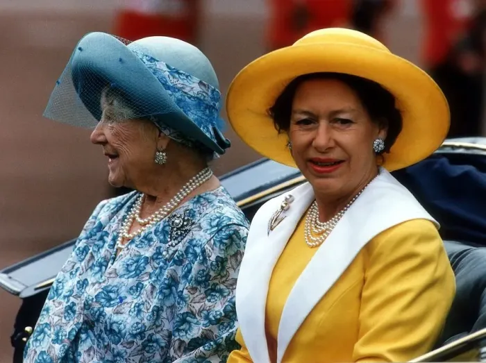 Framed Print : Princess Margaret and the Queen Mother June 1993 ride in an open carriage during
