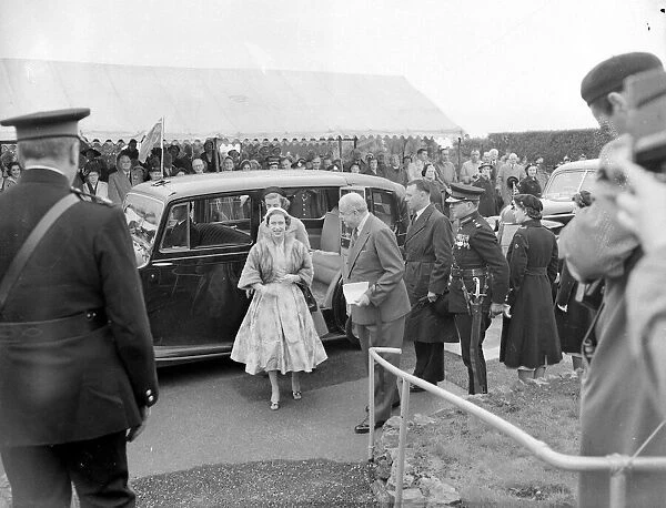Princess Margaret seen at the start of her tour of South Wales July 1954 Neg